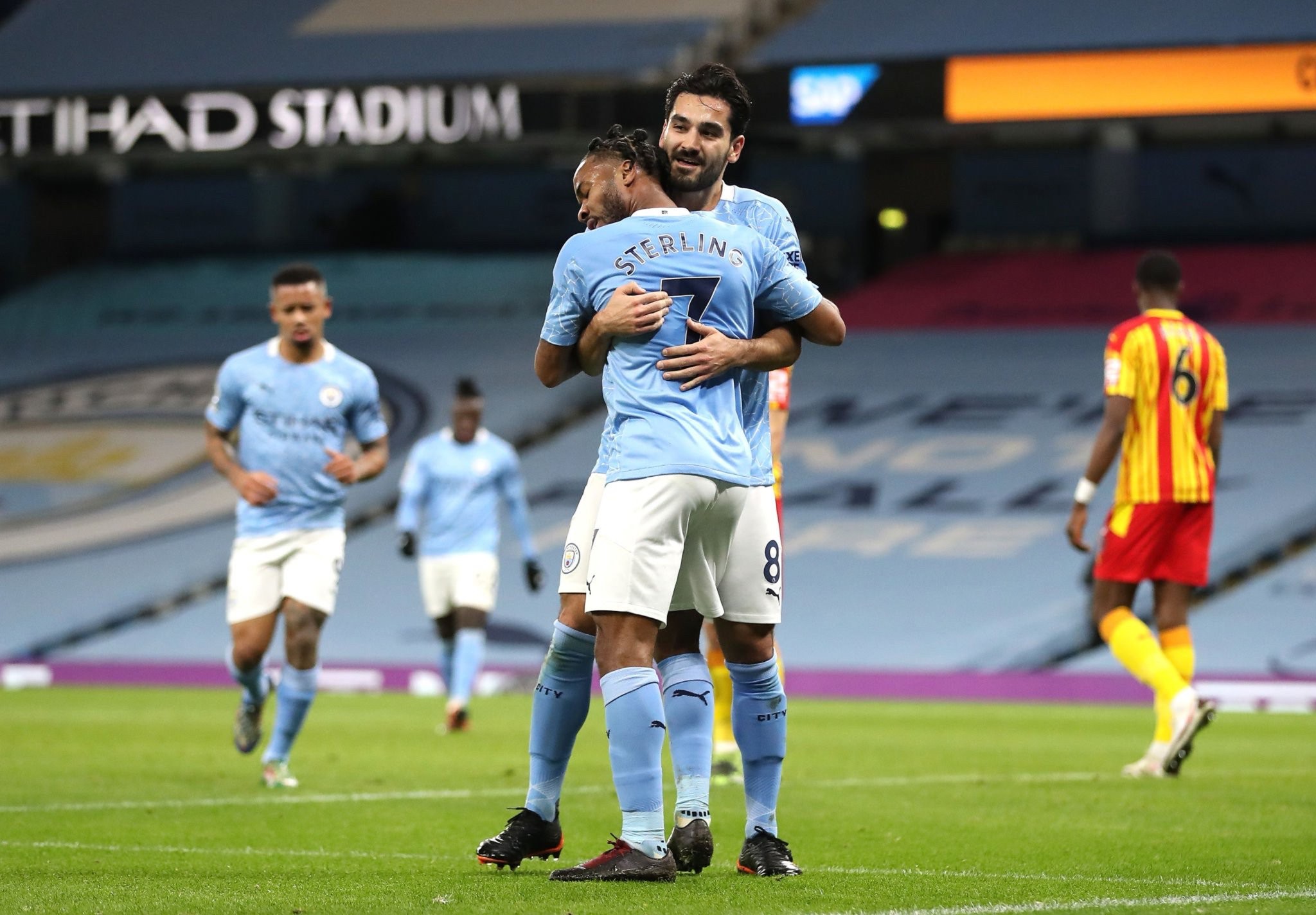 迫使中国队 迫使中国队